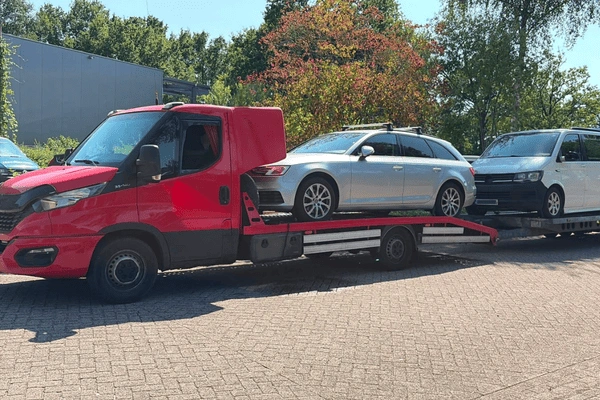 Transport autoturisme pe platforme auto cu soferi profesionisti