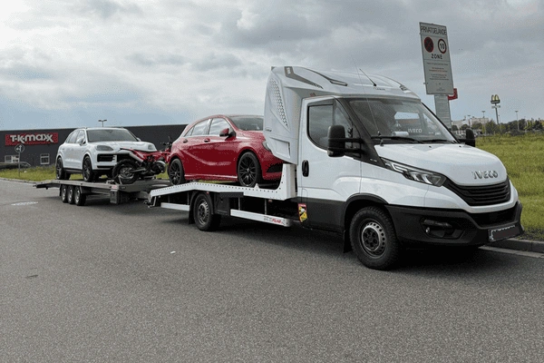 Asistenta rutiera si servicii de tractare urgenta pentru vehicule blocate
