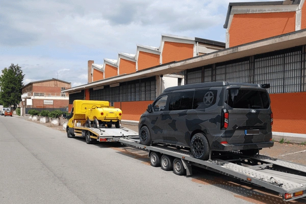 Asistență rutieră non-stop și servicii de tractare cu șlep auto modern