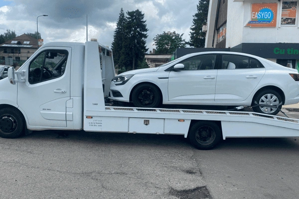 Firmă de tractări auto cu intervenție rapidă în caz de pană sau accident